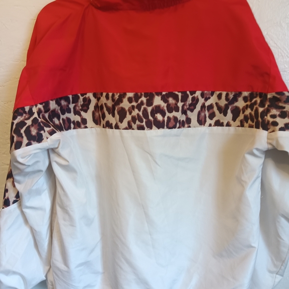 Stylish Red and White Women's Jacket Possibly Vintage - Picture 8 of 10